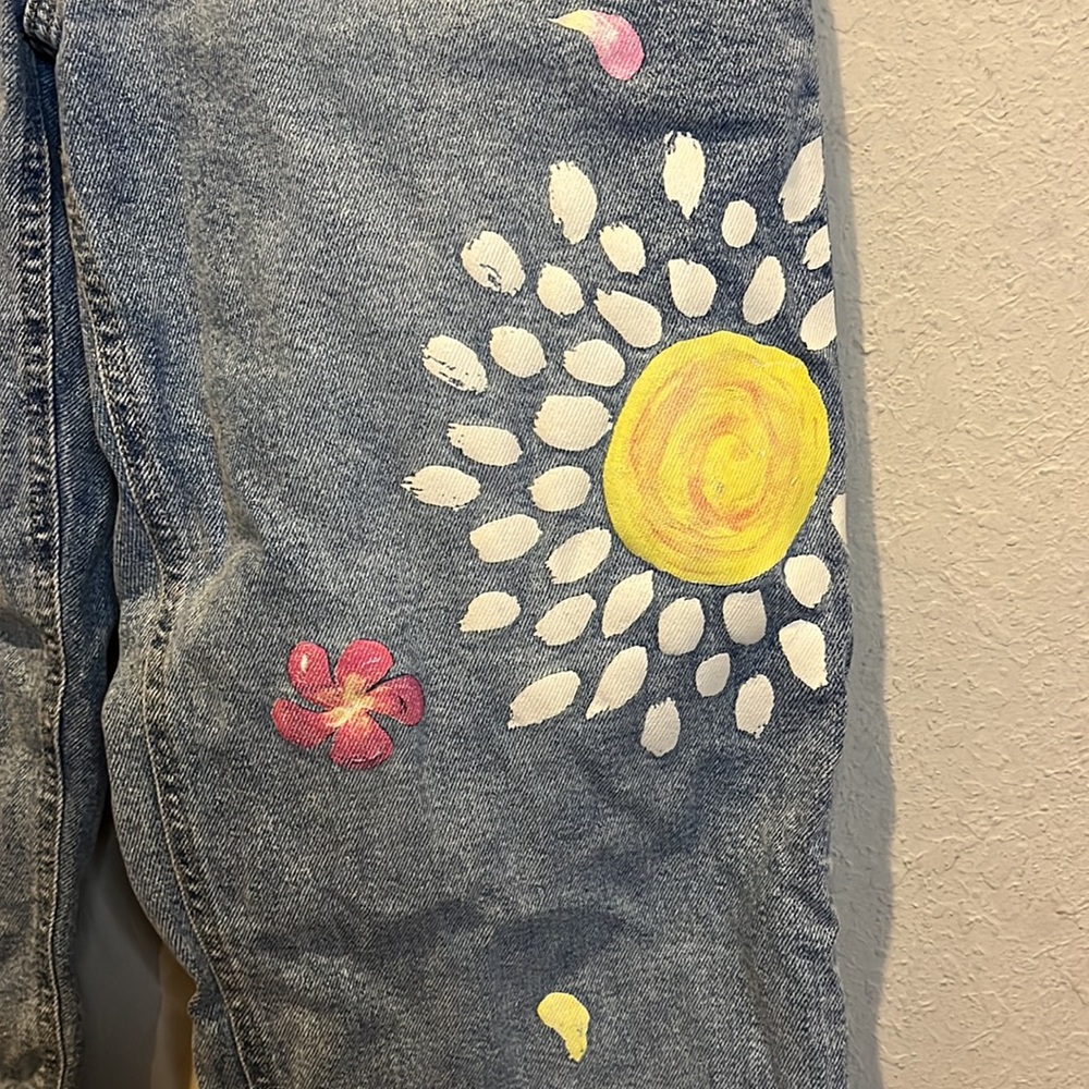 Wild Fable Painted Peace and Mushroom High Rise dad Jeans size 2 - Picture 5 of 9
